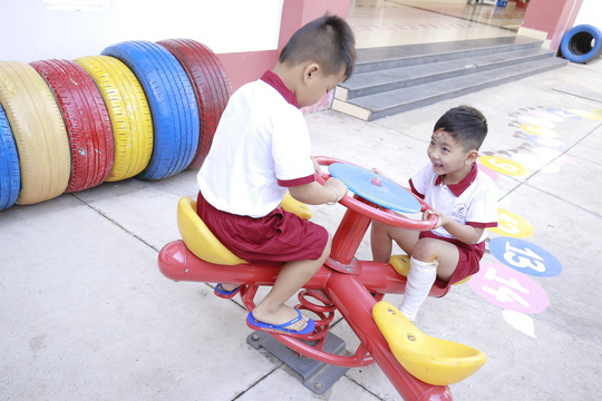 3 bé có cha mẹ chết dưới bánh container bất ngờ được tặng 2 căn hộ