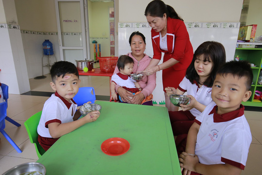 3 bé có cha mẹ chết dưới bánh container bất ngờ được tặng 2 căn hộ