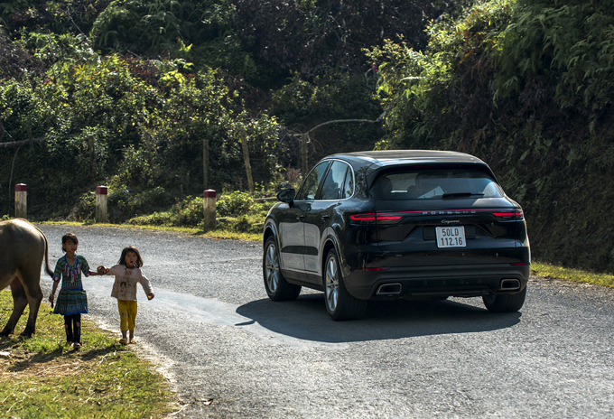 Porsche Cayenne - SUV cho nhà giàu Việt mê tốc độ