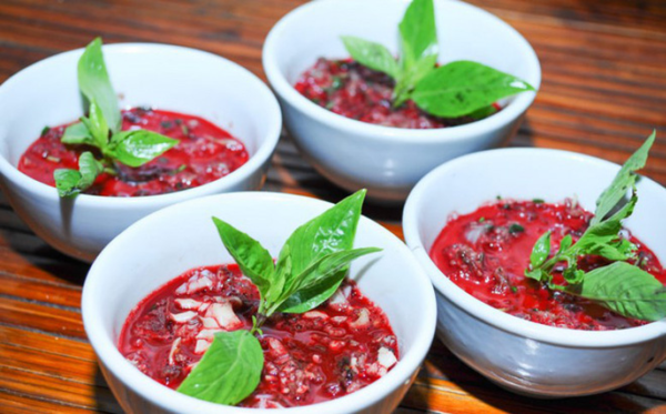 Họa từ món tiết canh lợn