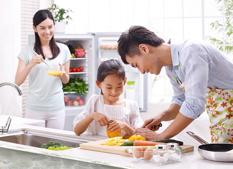 Đàn ông ở độ tuổi này, đàng hoàng đến mấy cũng dễ sẩy chân ngoại tình