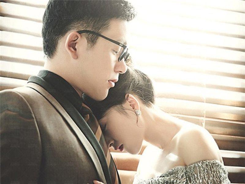 Đàn ông ở độ tuổi này, đàng hoàng đến mấy cũng dễ sẩy chân ngoại tình