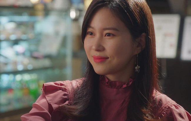 Vợ cao tay mang theo một người đi đánh ghen, chồng vừa nhìn thấy đã khóc không ra tiếng