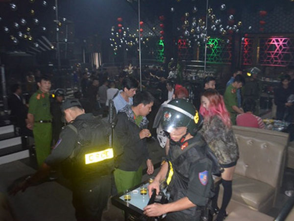 Đột kích vũ trường Oasis, phát hiện nhiều thanh niên sử dụng ma túy