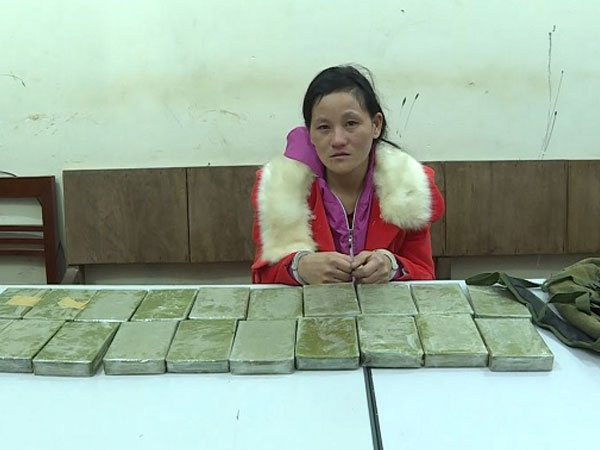 Sơn La: Bắt giữ vợ chồng người dân tộc tàng trữ 20 bánh heroin