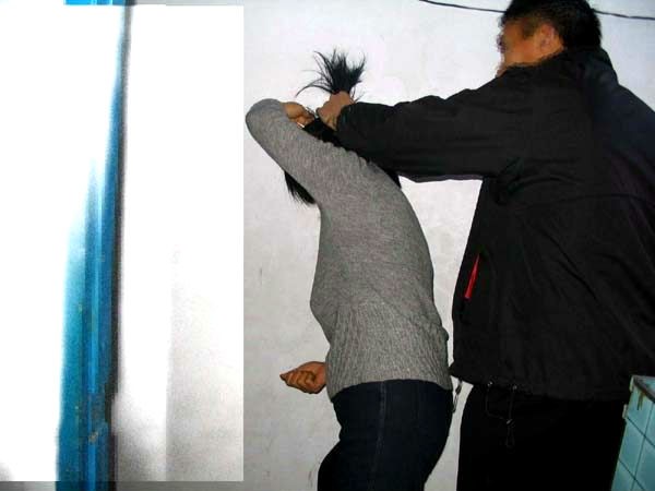 Lương chồng 30 triệu chỉ đưa 3 triệu/tháng nuôi con, còn định cắt bớt, vợ bầu phản ứng thì bị đuổi đánh