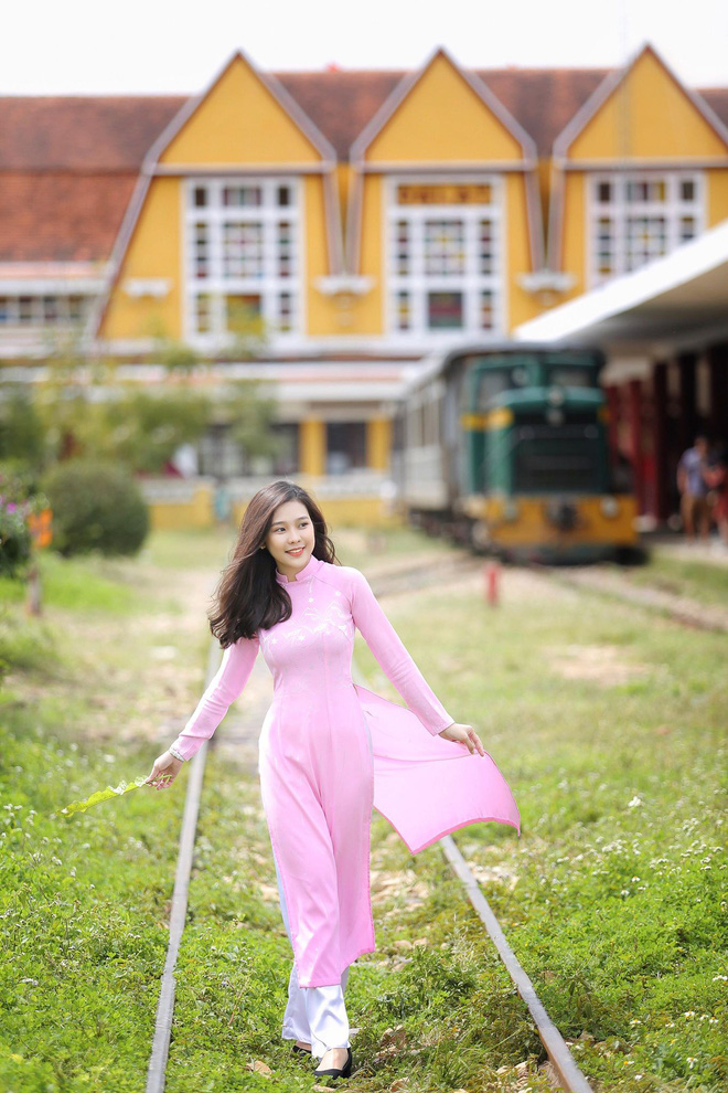 Cô gái được săn lùng sau 1 bức ảnh: Em không phải rich kid, đôi lúc còn hơi tăng động