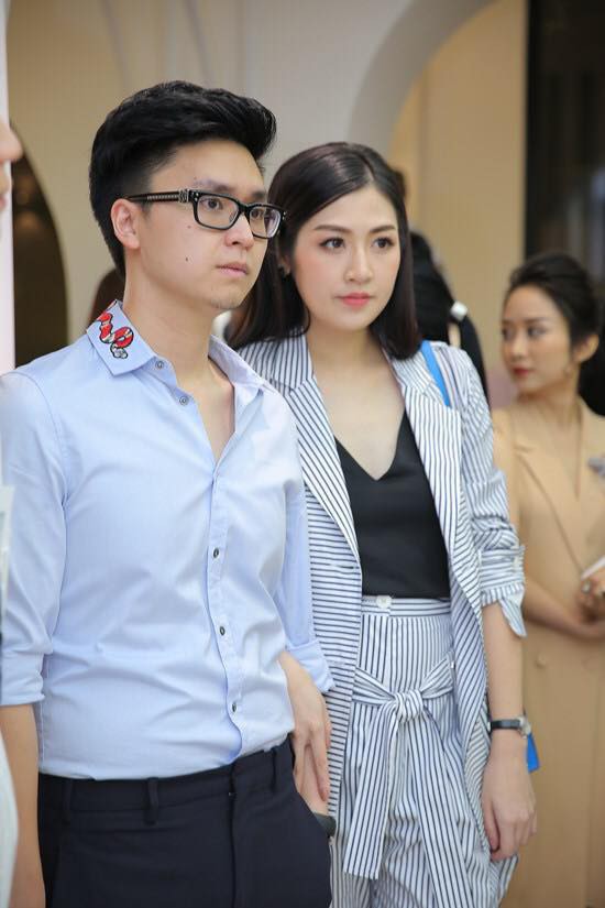 Hậu lùm xùm với Văn Mai Hương trước đám cưới, á hậu Tú Anh lại vô tư nhảy nhót, trêu đùa chồng khi hát ca khúc của tình cũ gây tranh cãi