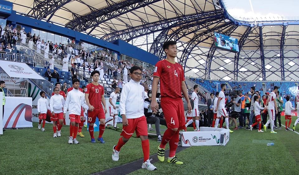 Chuyện giờ mới kể: Đá thay vị trí của Đình Trọng, Tư Dũng sơ vin chỉn chu ra sân y như cách cậu bạn thân vẫn làm