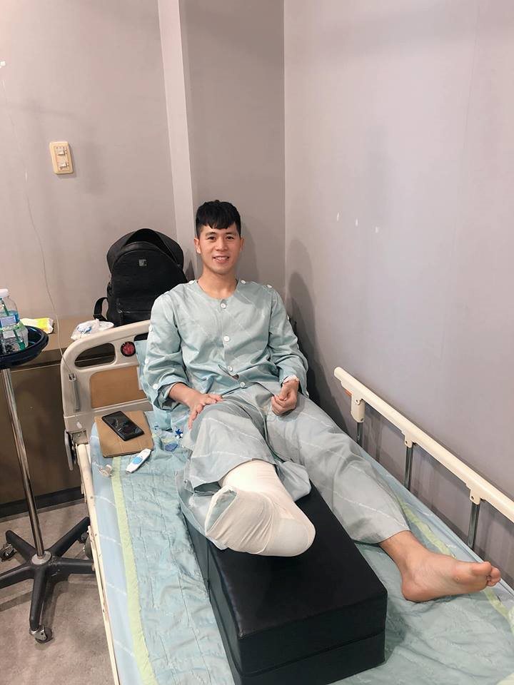 Chuyện giờ mới kể: Đá thay vị trí của Đình Trọng, Tư Dũng sơ vin chỉn chu ra sân y như cách cậu bạn thân vẫn làm