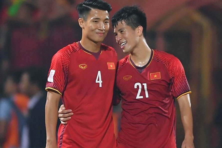 Chuyện giờ mới kể: Đá thay vị trí của Đình Trọng, Tư Dũng sơ vin chỉn chu ra sân y như cách cậu bạn thân vẫn làm