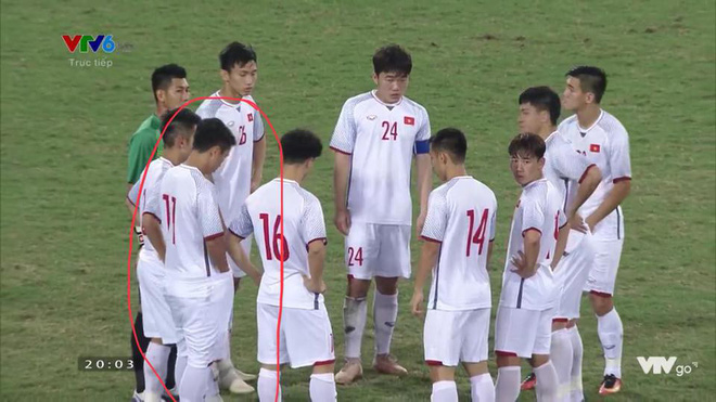 Chuyện giờ mới kể: Đá thay vị trí của Đình Trọng, Tư Dũng sơ vin chỉn chu ra sân y như cách cậu bạn thân vẫn làm