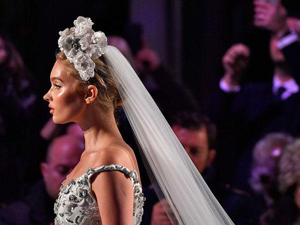 Lộ diện ứng viên váy cưới vạn người mê của năm 2019: đồ Haute Couture xa hoa khó cưỡng, có thể biến mọi cô dâu thành bà hoàng