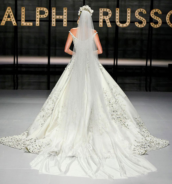 Lộ diện ứng viên váy cưới vạn người mê của năm 2019: đồ Haute Couture xa hoa khó cưỡng, có thể biến mọi cô dâu thành bà hoàng