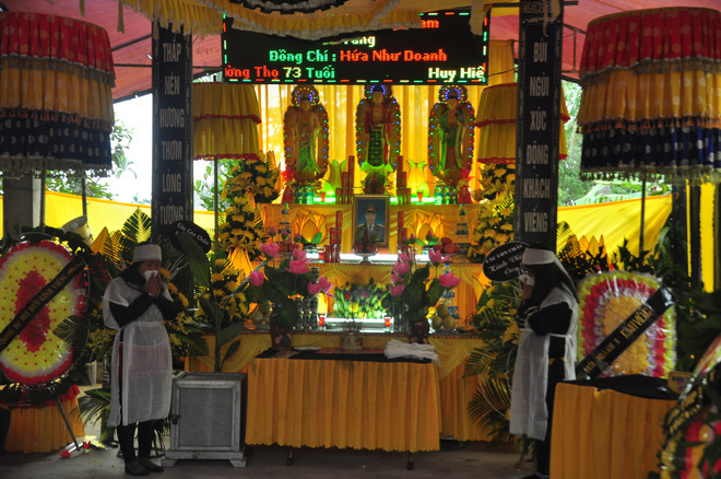 Tai nạn 8 người chết ở Hải Dương: Nhìn vợ tài xế rất đáng thương, tội nghiệp