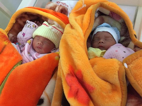 Sinh thường khi mang thai đôi, người mẹ mãi mãi ra đi mà chưa kịp nhìn mặt 2 con