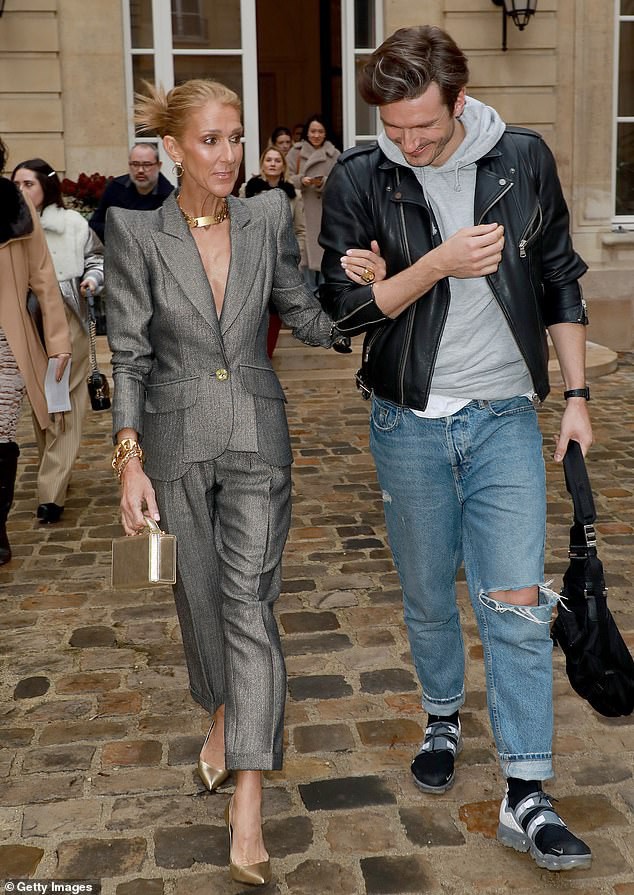 2 năm sau ngày chồng qua đời, Celine Dion khiến fan xót xa khi lộ thân hình xương xẩu, gầy yếu