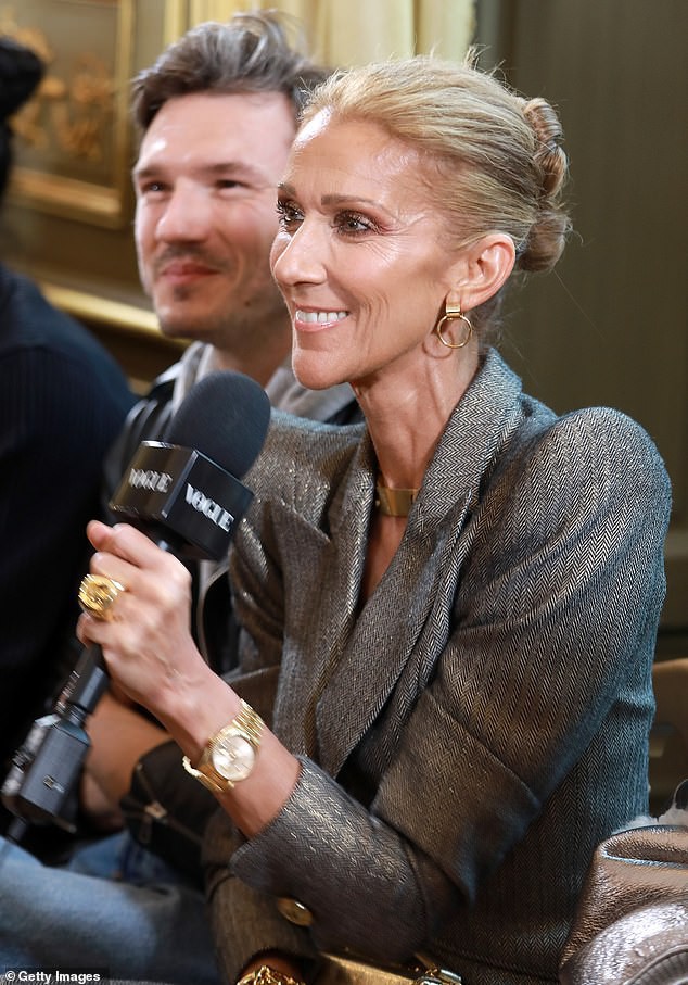 2 năm sau ngày chồng qua đời, Celine Dion khiến fan xót xa khi lộ thân hình xương xẩu, gầy yếu