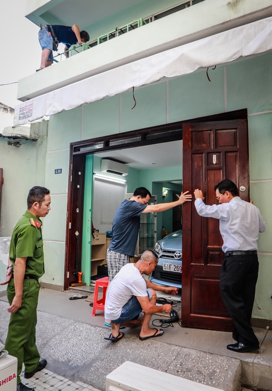 Hàng trăm người trong chung cư nghiêng ở Sài Gòn di dời khẩn cấp