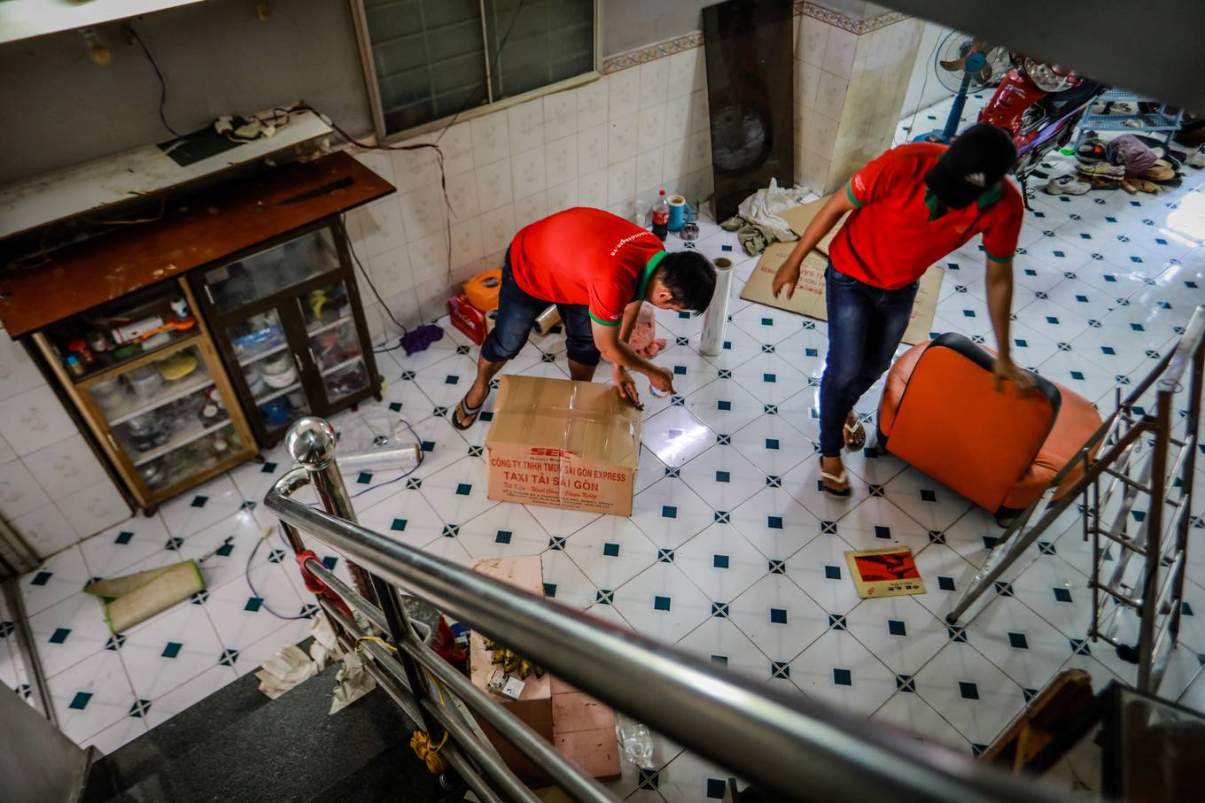 Hàng trăm người trong chung cư nghiêng ở Sài Gòn di dời khẩn cấp