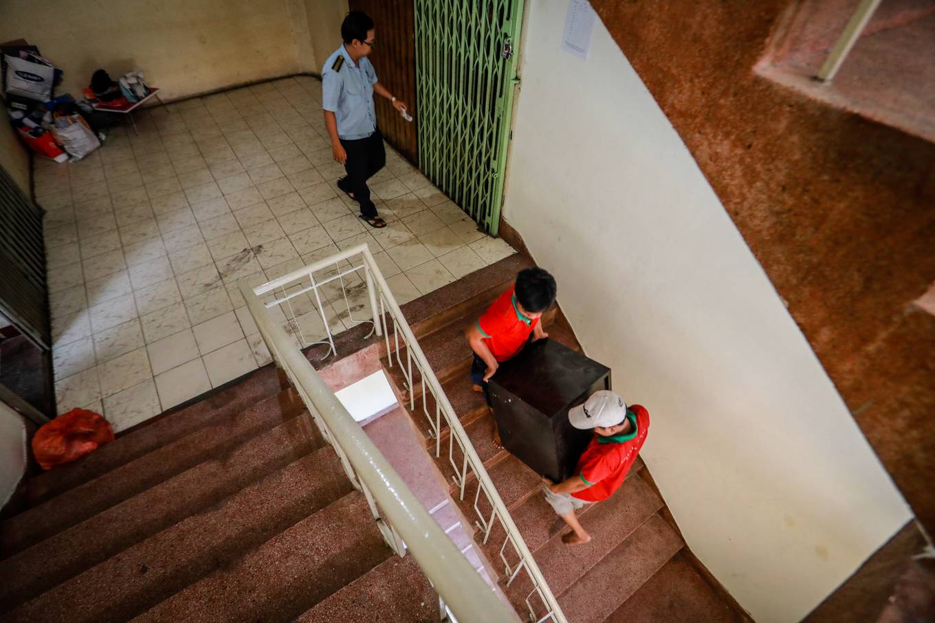 Hàng trăm người trong chung cư nghiêng ở Sài Gòn di dời khẩn cấp