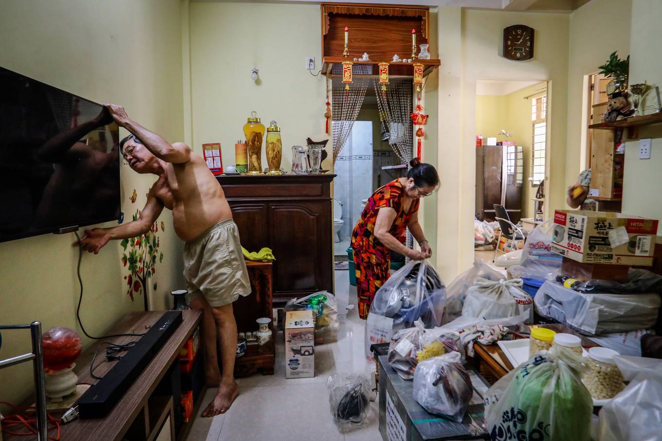 Hàng trăm người trong chung cư nghiêng ở Sài Gòn di dời khẩn cấp