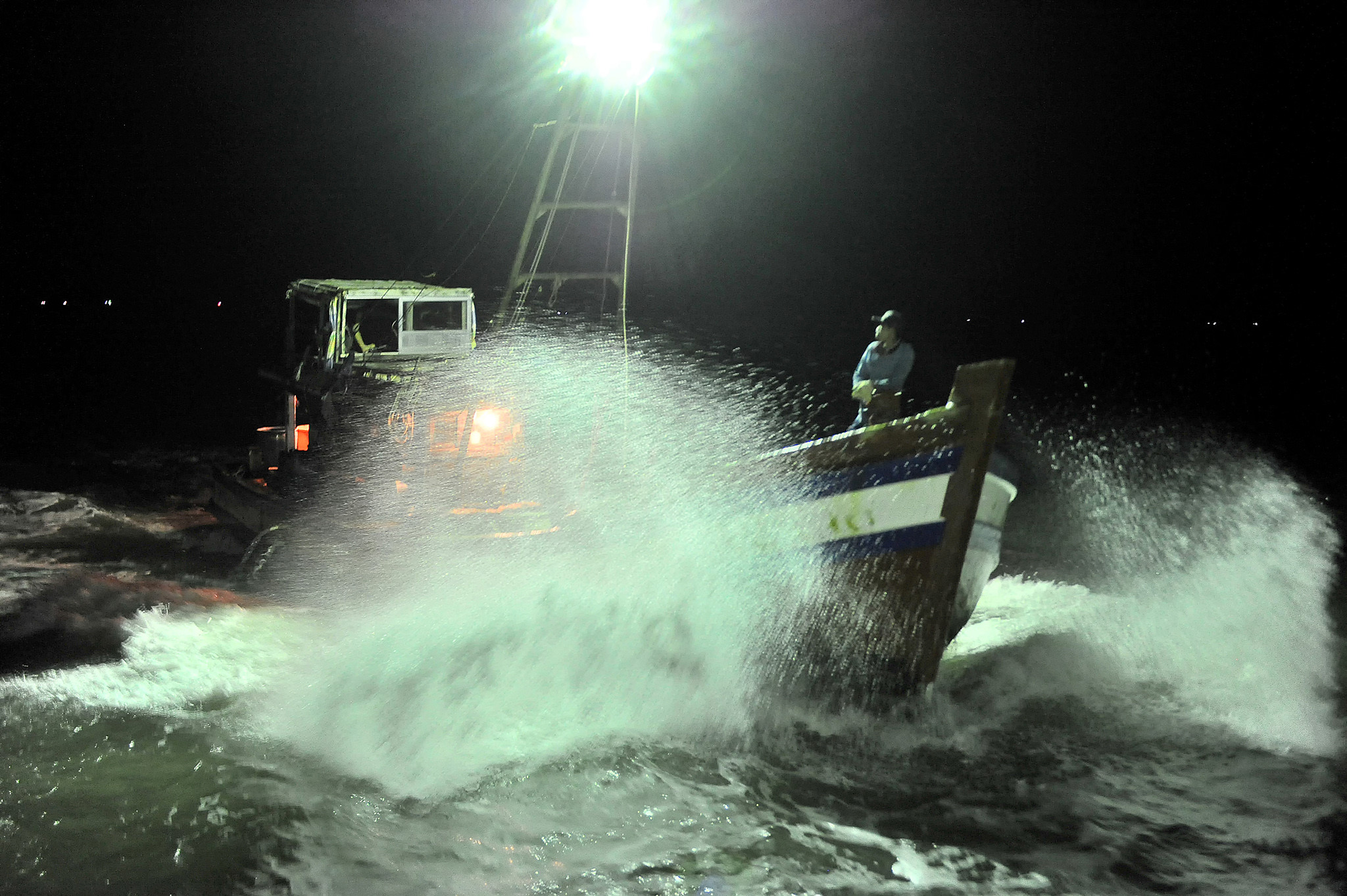 Người nhện ở vùng biển cực nam Tổ quốc