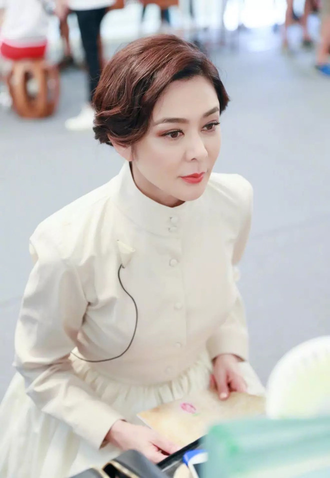 Nhan sắc minh tinh tuổi U60 được bầu chọn đẹp nhất Trung Quốc