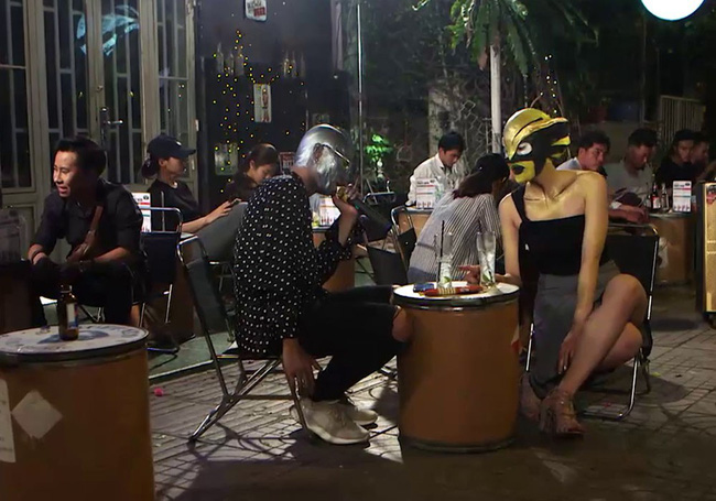 Show hẹn hò kinh dị: Nữ chính đứng hình vì liên tục nhận trái đắng từ các chàng trai