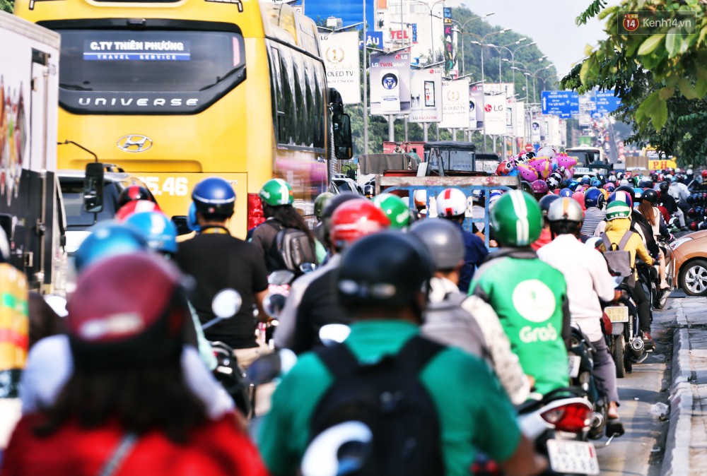 Nỗi ám ảnh của người Sài Gòn những ngày cận Tết: Rừng xe đông nghẹt trên nhiều tuyến đường trung tâm từ trưa đến tối