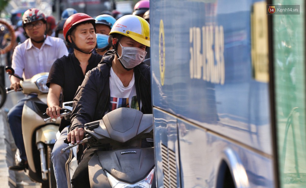 Nỗi ám ảnh của người Sài Gòn những ngày cận Tết: Rừng xe đông nghẹt trên nhiều tuyến đường trung tâm từ trưa đến tối