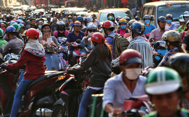 Nỗi ám ảnh của người Sài Gòn những ngày cận Tết: Rừng xe đông nghẹt trên nhiều tuyến đường trung tâm từ trưa đến tối