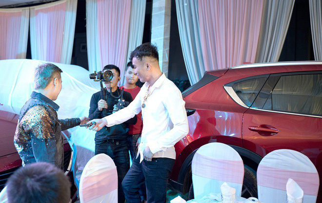 Góc chồng nhà người ta: Tặng vợ cùng bạn bè 3 ô tô và 8 xe ga xịn nhân kỉ niệm 6 năm ngày cưới Góc chồng nhà người ta: Tặng vợ cùng bạn bè 3 ô tô và 8 xe ga xịn nhân kỉ niệm 6 năm ngày cưới