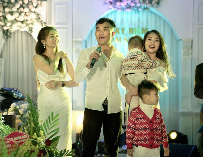 Góc chồng nhà người ta: Tặng vợ cùng bạn bè 3 ô tô và 8 xe ga xịn nhân kỉ niệm 6 năm ngày cưới