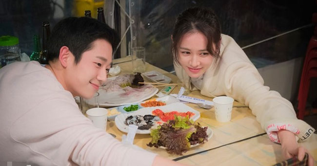 Chạy đi tìm chồng lúc nửa đêm, tôi sửng sốt phát hiện anh đang làm chuyện mờ ám với người tôi ghét nhất