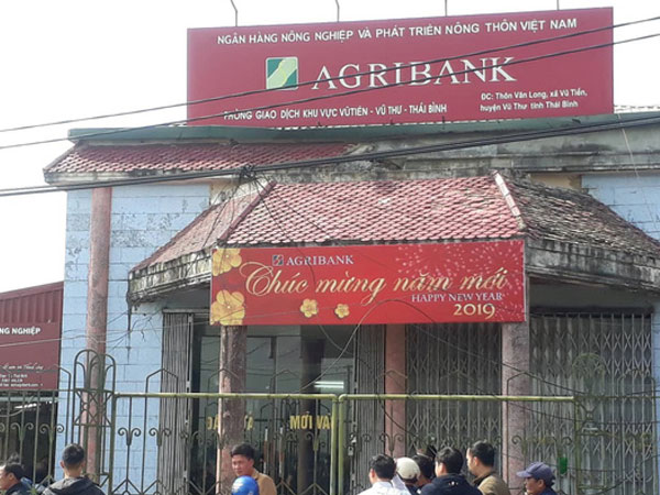 Kẻ cướp ngân hàng ở Thái Bình về nhà cất tiền rồi thản nhiên đi làm