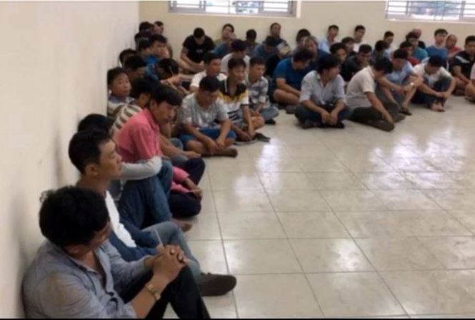 Cảnh sát đột kích trường gà khủng ở Sài Gòn, thu giữ hơn 600 triệu đồng