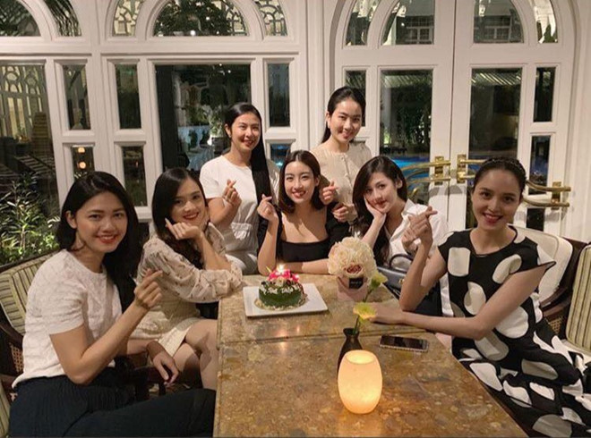 Điểm danh những hội bạn thân đình đám của showbiz Việt: Người lặng lẽ bên nhau hơn 10 năm, kẻ dứt tình rồi đem nhau ra đấu tố