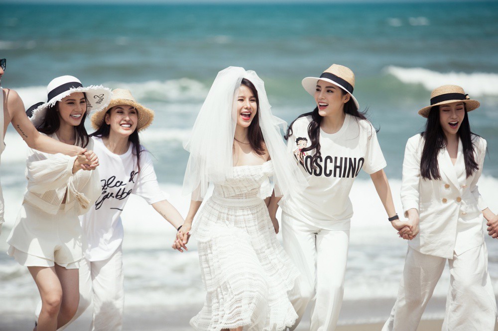 Điểm danh những hội bạn thân đình đám của showbiz Việt: Người lặng lẽ bên nhau hơn 10 năm, kẻ dứt tình rồi đem nhau ra đấu tố