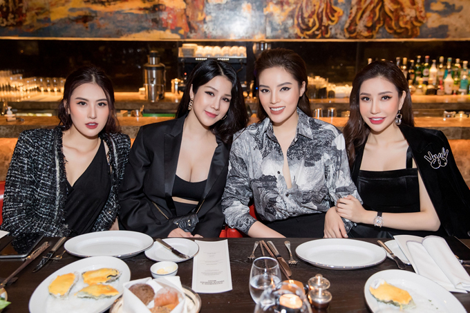 Điểm danh những hội bạn thân đình đám của showbiz Việt: Người lặng lẽ bên nhau hơn 10 năm, kẻ dứt tình rồi đem nhau ra đấu tố