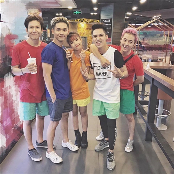 Điểm danh những hội bạn thân đình đám của showbiz Việt: Người lặng lẽ bên nhau hơn 10 năm, kẻ dứt tình rồi đem nhau ra đấu tố