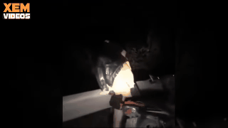 Cặp đôi dừng xe sờ soạng nhau bên đường, còn thản nhiên đáp trả: Nhà em nghèo không có tiền đi nhà nghỉ