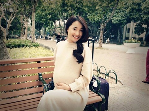 Hot: Nhã Phương đã hạ sinh con gái đầu lòng cho Trường Giang?