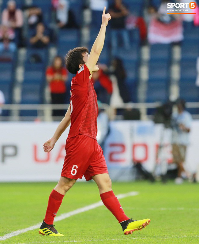 Những bí mật ngọt ngào khiến Xuân Trường, dù ít ra sân vẫn luôn là hoàng tử mắt hí đáng yêu của NHM