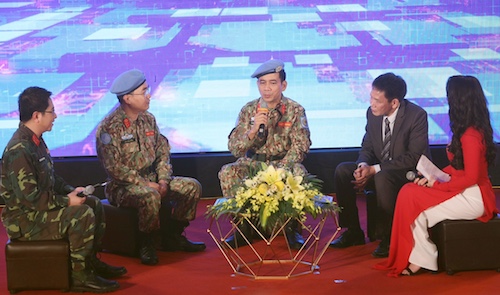 Hai sĩ quan mũ nồi xanh Việt Nam được đánh giá đặc biệt xuất sắc