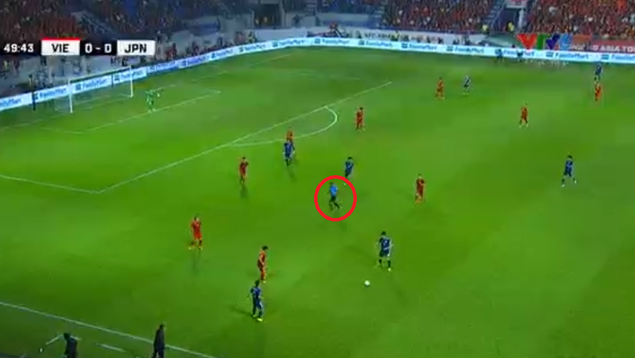 Cho trọng tài mặc áo xanh, AFC vô tình biến trọng tài trở thành cầu thủ thứ 12 của Nhật Bản?