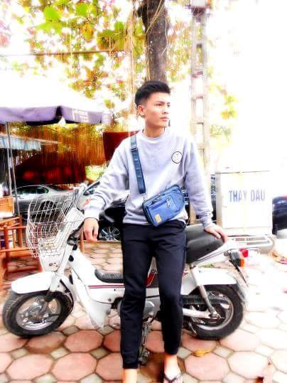 Anh trai Quang Hải có vẻ ngoài nam tính, làm thợ xăm ở Hà Nội