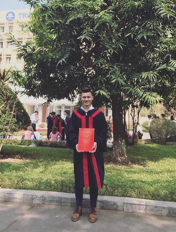 Anh trai Quang Hải có vẻ ngoài nam tính, làm thợ xăm ở Hà Nội