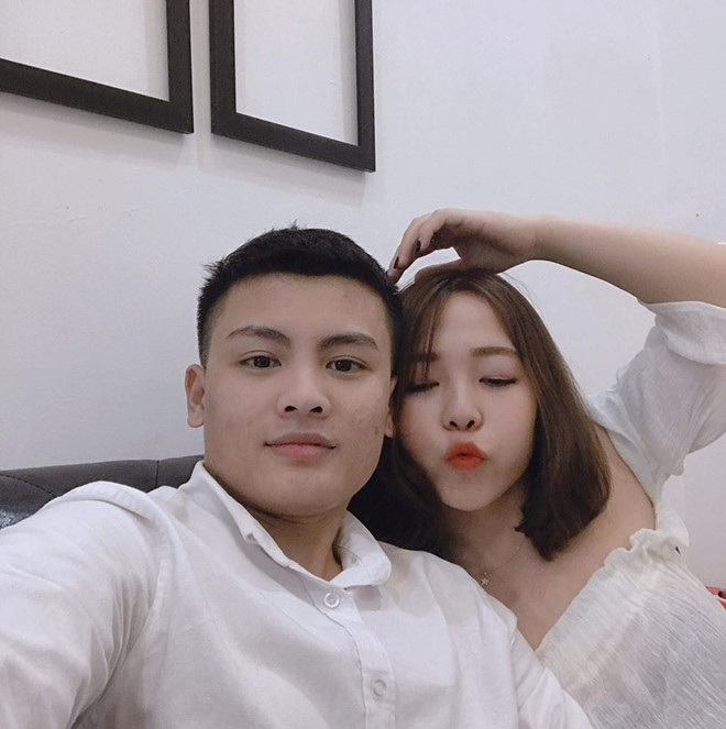 Anh trai Quang Hải có vẻ ngoài nam tính, làm thợ xăm ở Hà Nội