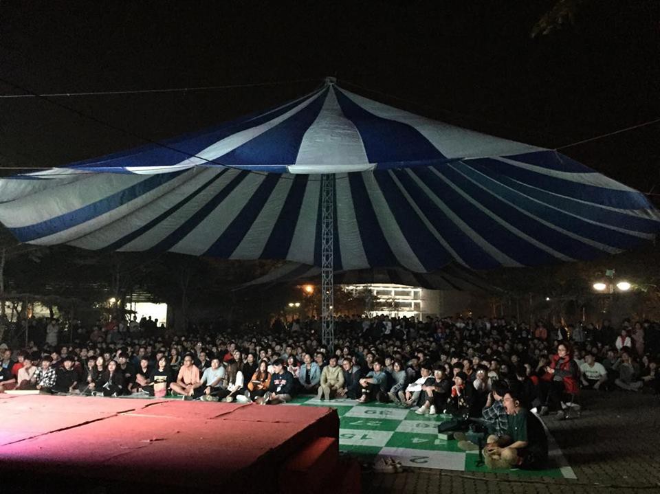 Tổ chức xem đá bóng, cả trường ngỡ ngàng phát hiện phụ huynh là cựu danh thủ lừng lẫy Việt Nam cũng có mặt